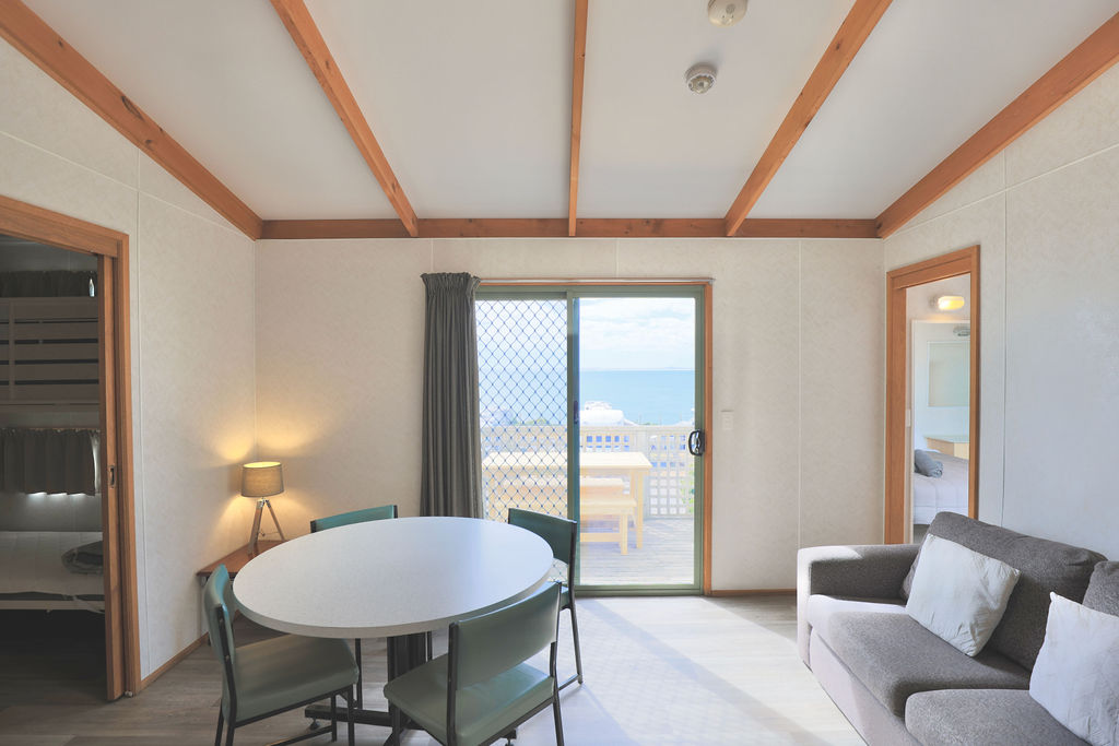 Deluxe Ocean View Cabin 14 (8)