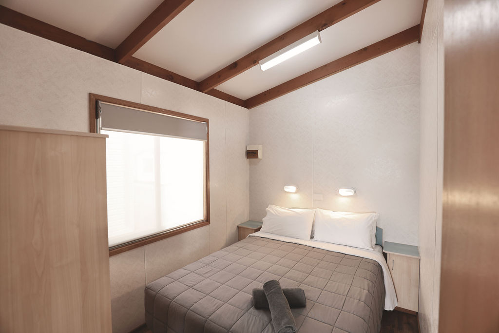 Deluxe Ocean View Cabin (6)