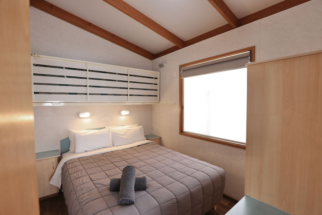 Deluxe Ocean View Cabin (7)